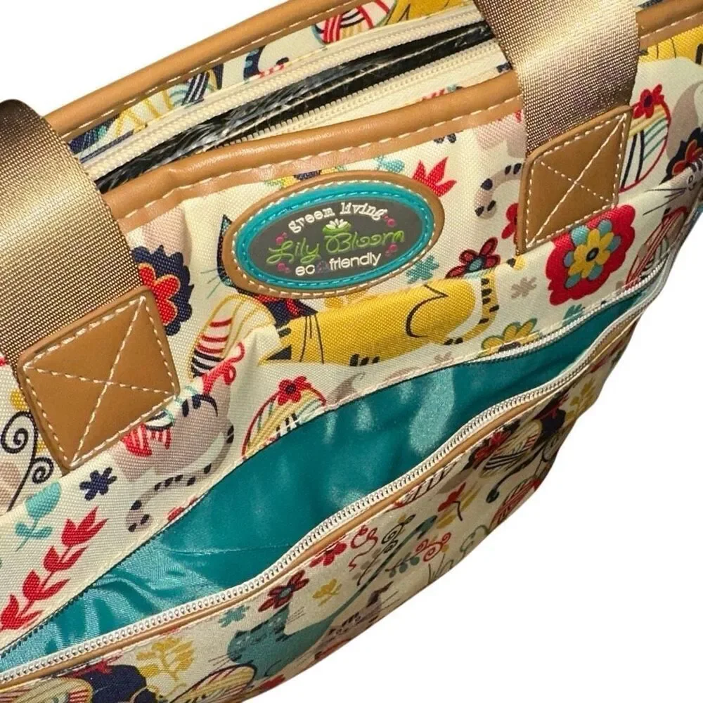 Lily Bloom insulated lunch bag Furry Friends kitty cats adorable friends on it
